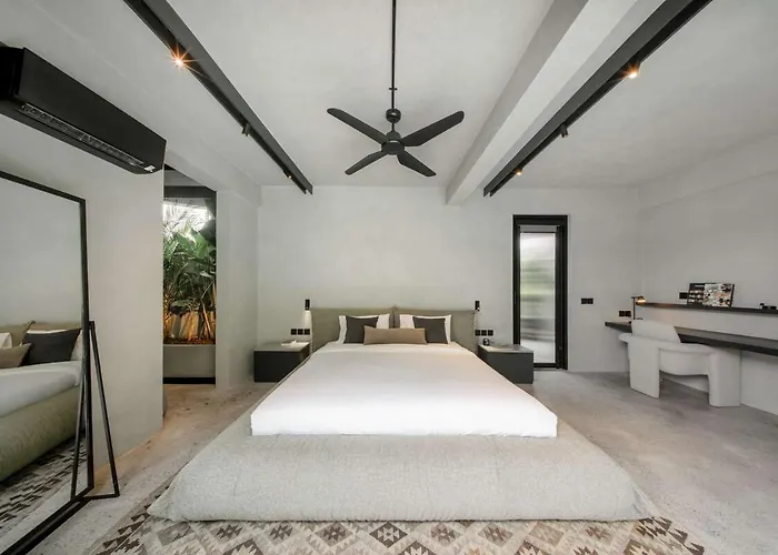 Villa Vivi 3 - Stylish 3br Private Rooftop In *